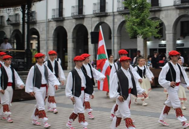 Sahatsa dantza taldeak saio berria eskainiko du igande honetan
