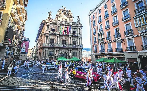 MINI Lurauto reivindica el uso del coche eléctrico en un encierro peculiar