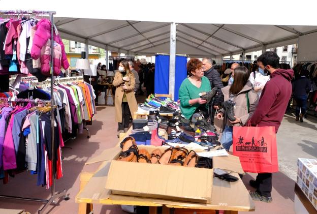 Bi Tartean celebrará su feria de rebajas el miércoles en el frontón Zelai Arizti