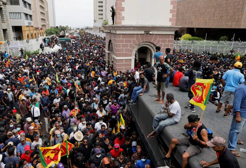 Thousands of people storm the presidential palace in Colombo 