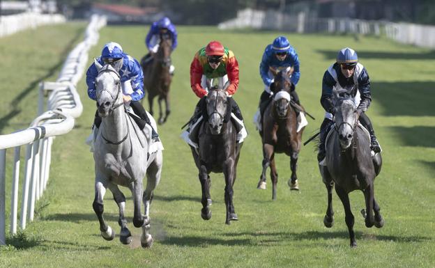 'Khateer Alkhalediah' viste de frac cada vez que compite en Donostia