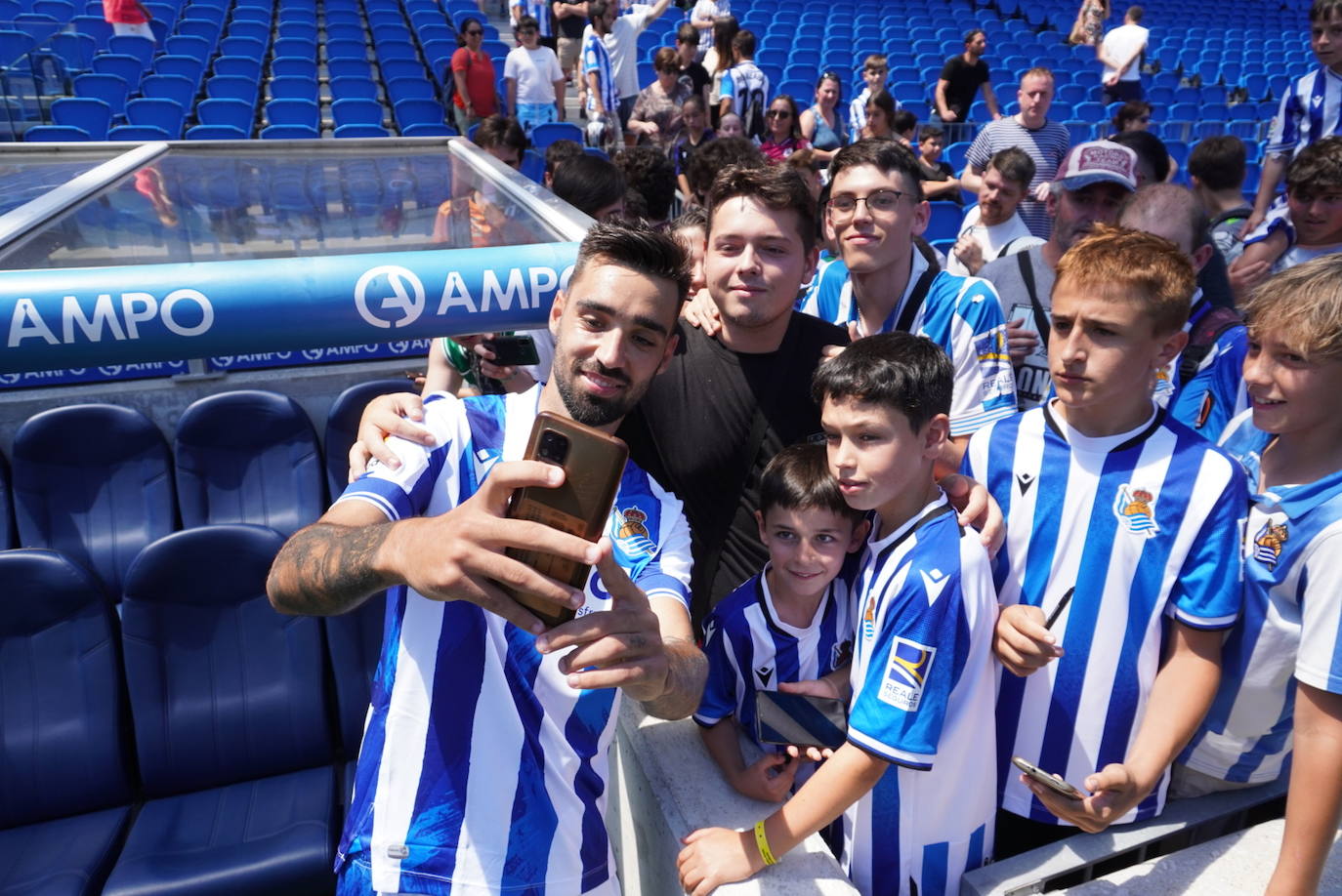 Brais Méndez ya luce la camiseta txuri-urdin