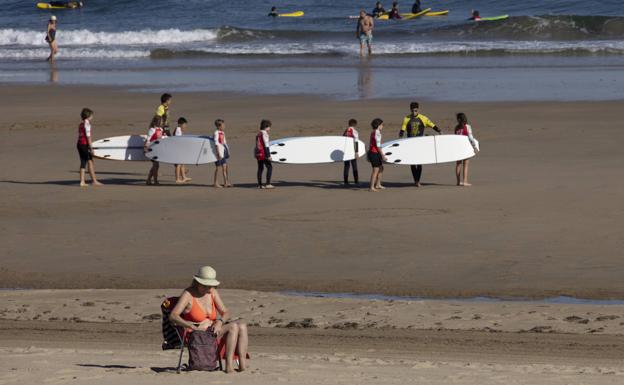 Las algas invaden la costa