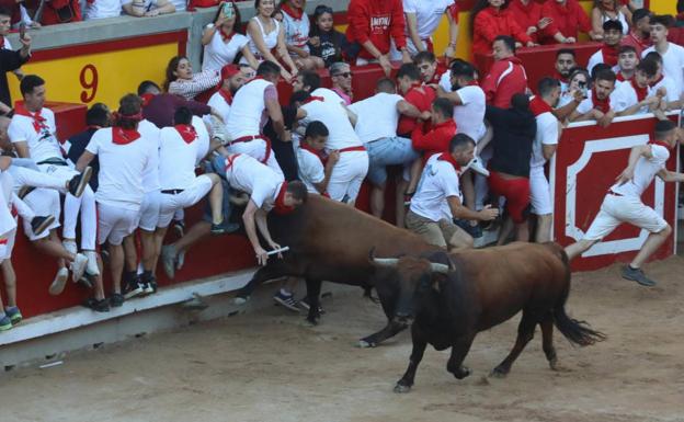 Un donostiarra de 22 años se recupera de una cornada de 18 centímetros en el quinto encierro