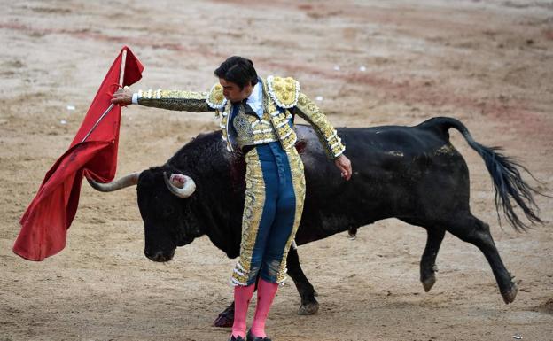 Roca responde a un desafío de Perera