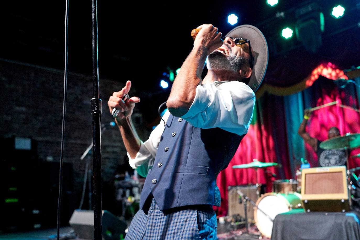 Berumuga se inclina hoy ante el reverendo del folk americano Shawn Amos