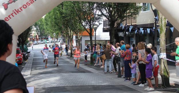 Cine, cross, música, pelota y pruebas de orientación, actos previos a las fiestas