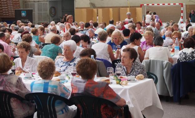 El viernes 29 finaliza el plazo de inscripción en la comida del día del Jubilado