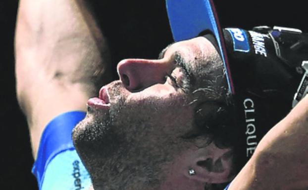 Matthews centra y remata a gol