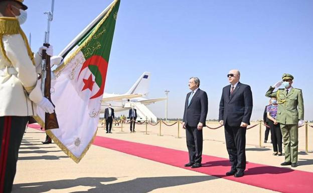 The Italian Prime Minister, Mario Draghi, together with the Algerian President, Abdelmadjid Tebboune, this Monday in Algiers