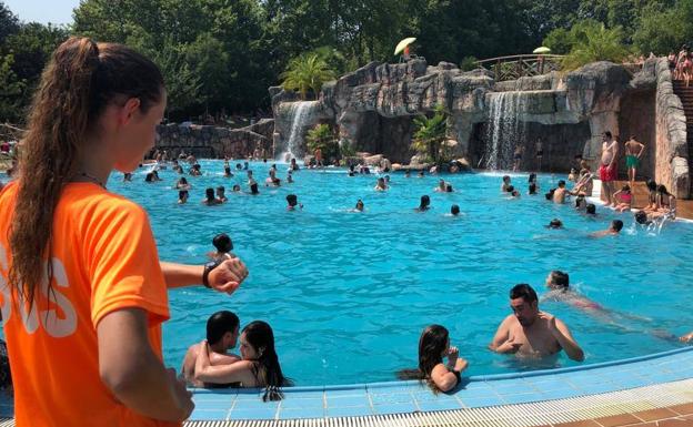 Aforo completo y turnos de 12 minutos para bañarse en las piscinas de Gipuzkoa