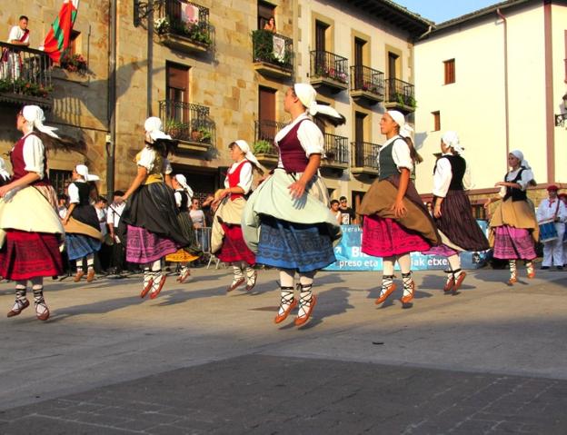 «Alardea posible egin dutenei» eskerrak eman dizkie elkarteak