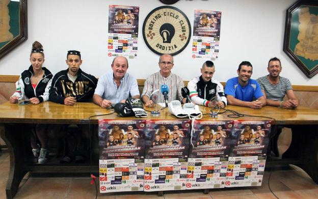 Todo listo para la velada de boxeo