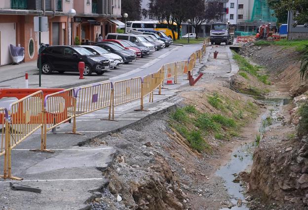 Las obras para eliminar la cobertura del río Olazar finalizarán en agosto