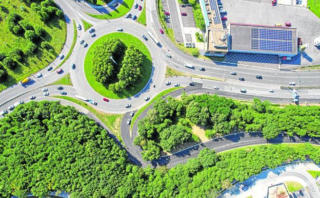 La rotonda de Garbera estrena la nueva salida directa hacia Irun-Francia
