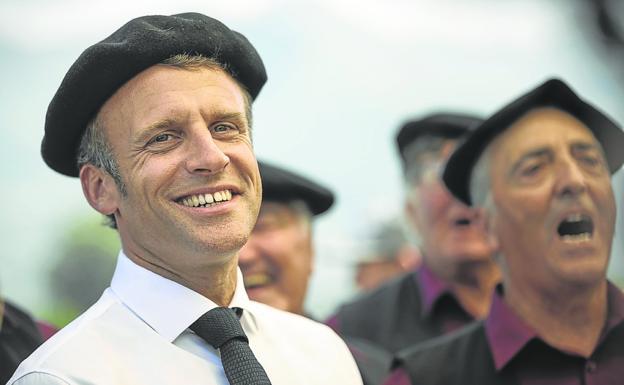 Cuando Macron se calzó la boina