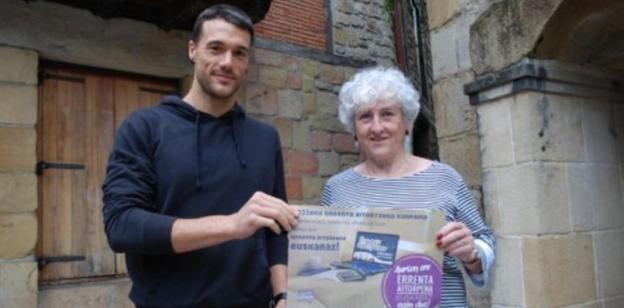 Errenta euskaraz egiteagatik saritua