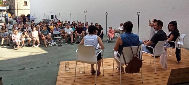 Solasaldia eta musika arkitektura topaketa agurtzeko