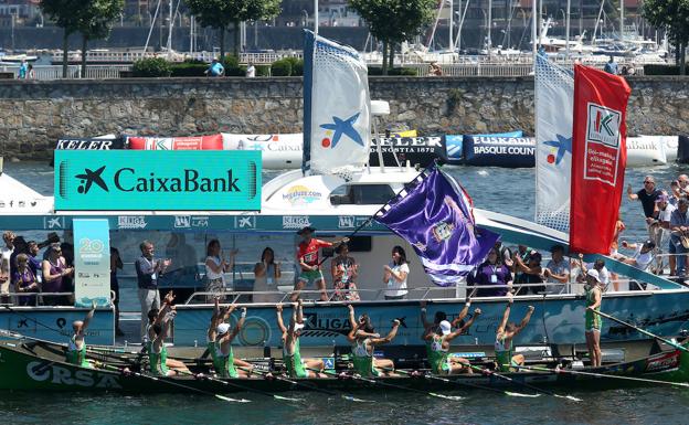 Hondarribia cambia el verde por el rojo