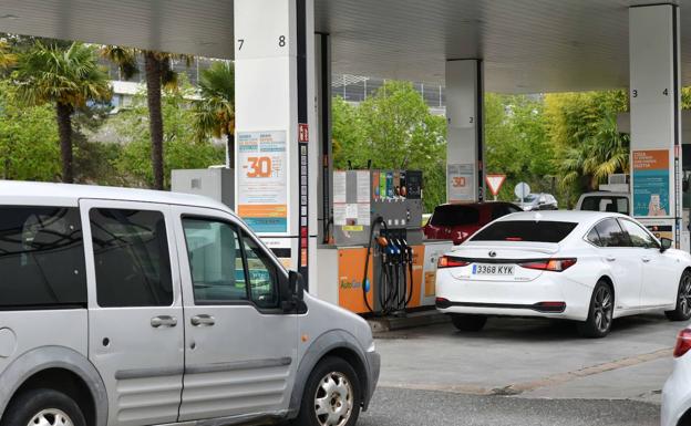 ¿Cuántos litros de gasolina puede comprar un vasco con el salario medio?