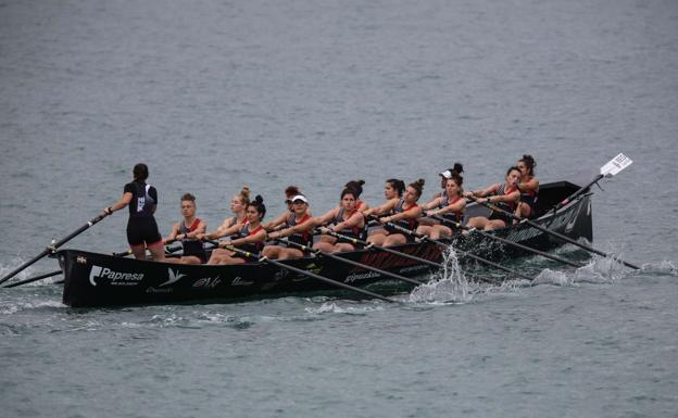 Tres traineras para dos plazas de ascenso
