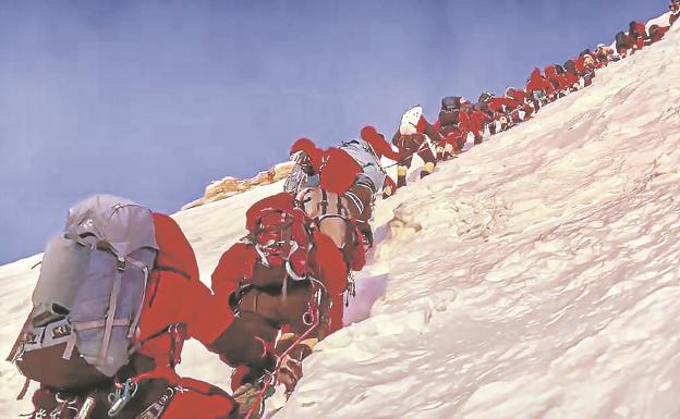 Atasco en el K2: Hacer cola a 8.611 metros de altura