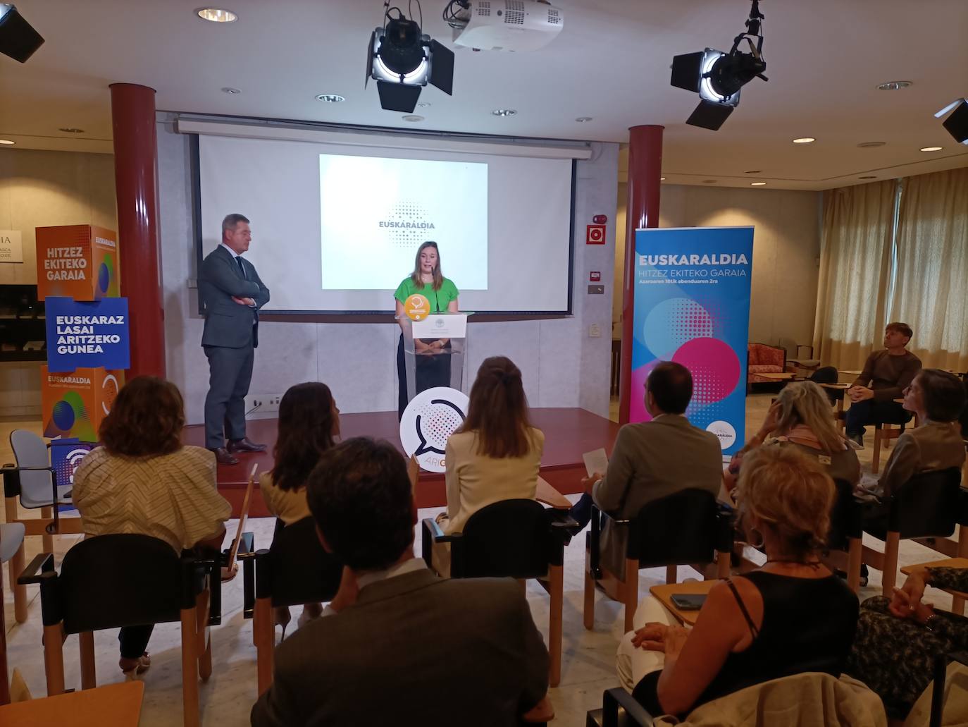 Errealitate desberdinak, antzeko itxaropenak