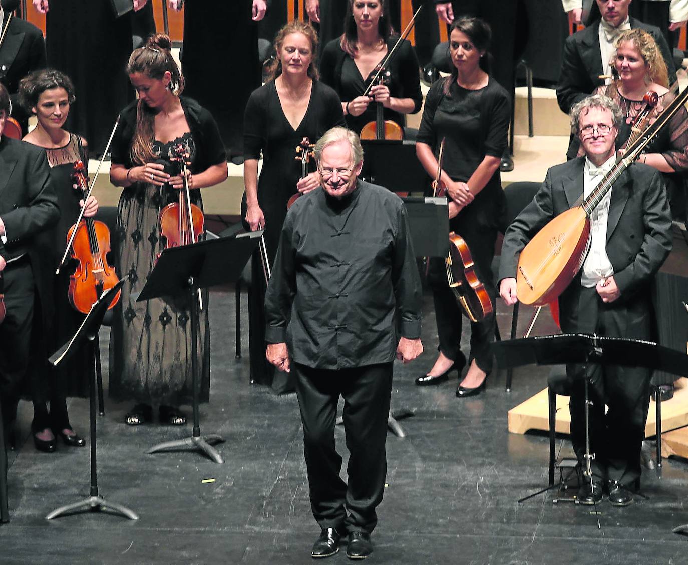 Cuatro notas para un mes de música