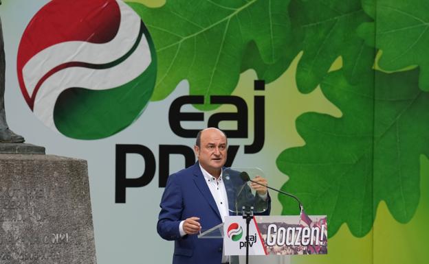 El PNV mantiene su apoyo a Sánchez, pero le pone deberes para septiembre