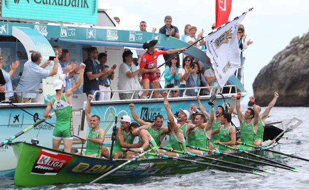Un juez de mar, una ola, 12 centésimas y una bandera para Hondarribia