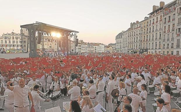 Las fiestas de Baiona se saldan con 122 denuncias por pinchazos de sumisión química