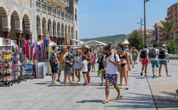 Hendaia cierra las duchas de la playa por la sequía