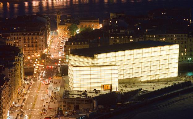 El Kursaal dejará de estar iluminado a partir de las 22.00 horas desde el martes