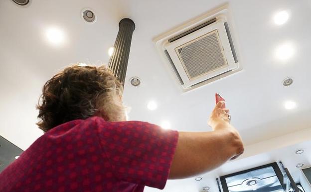 El Gobierno matiza que bares y gimnasios podrán «flexibilizar» el límite del aire a 25º