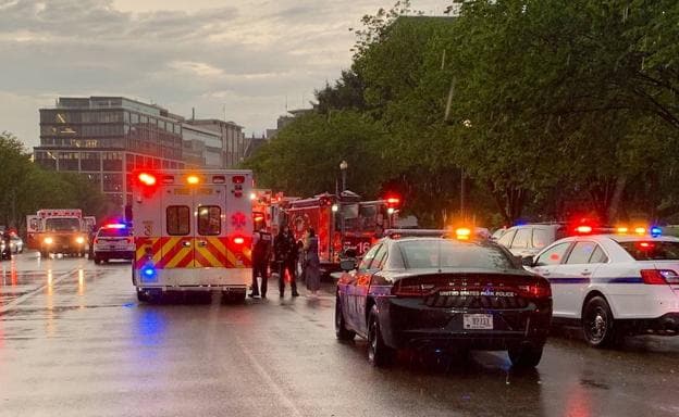 Police, firefighters and health personnel moved to Lafayette Square, near the White House, where the incident took place