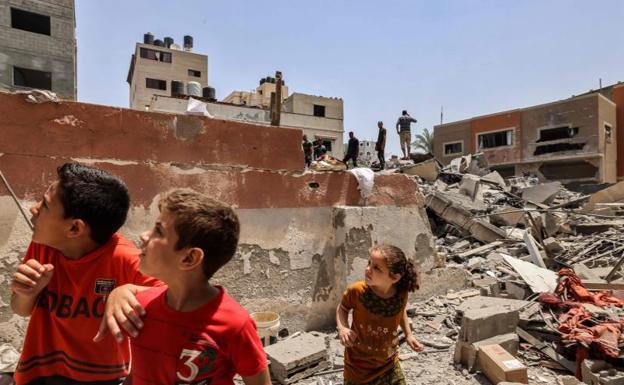 Children react after an Israeli airstrike in Khan Yunis in the southern Gaza Strip. 