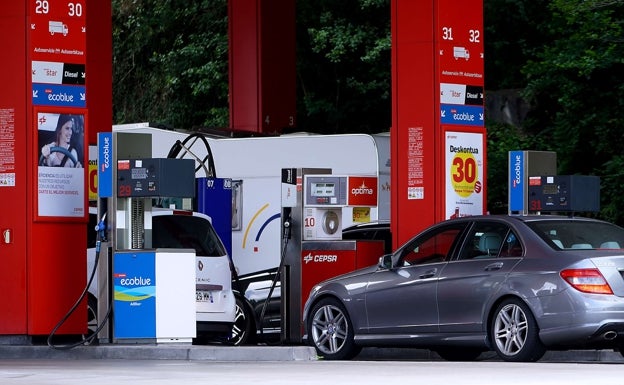 El precio de los combustibles baja por séptima semana seguida en Gipuzkoa