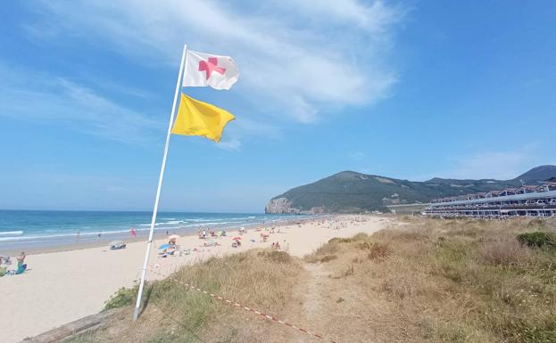 Fallece un donostiarra de 54 años ahogado en una playa de Santoña