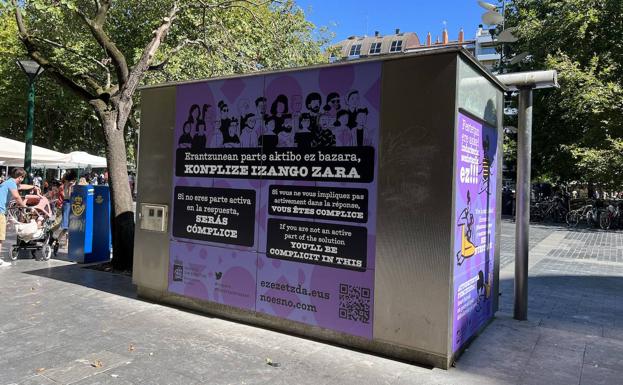 Donostia estrena un punto morado en el antiguo kiosco de prensa del Boulevard