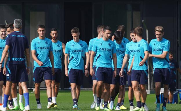 Sonrisas, abrazos y una baja segura para Cádiz