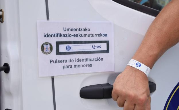 La Guardia Municipal repartirá pulseras identificativas para niños