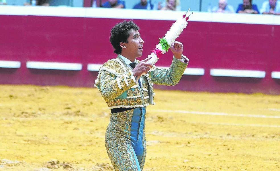 Violín mexicano en el 'dirt track' de la plaza