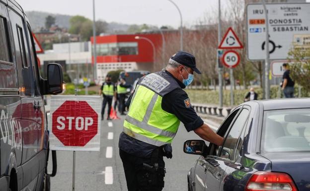 El Gobierno Vasco denuncia los «controles selectivos y racistas» de la Policía francesa en la muga