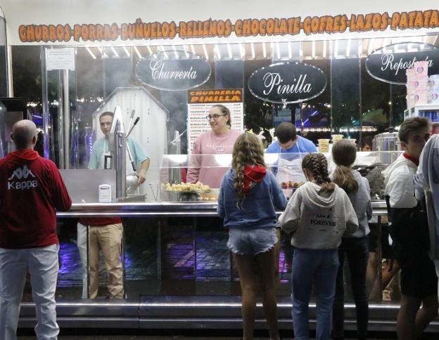 La tercera generación de churreros al frente de la churrería Pinilla
