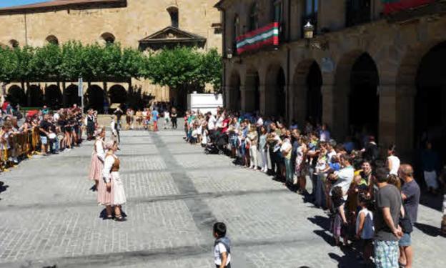 Mozorroe gunean bazkaria Elizondo plazan egingo da