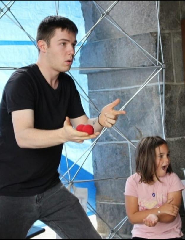 «Jarraitzeko indar handia ematen dute ikusleen txaloek»