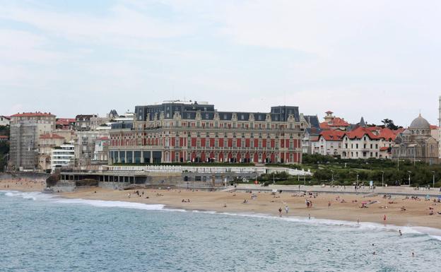 Rescatan a 16 personas en la playa de Biarritz