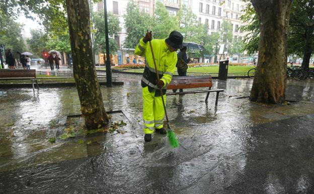 El otro balance de Semana Grande: 140 toneladas de basura y muchos «orines y vomitonas»