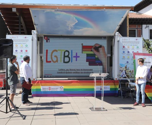 Unas 300 personas participan en el programa itinerante LGTBI+