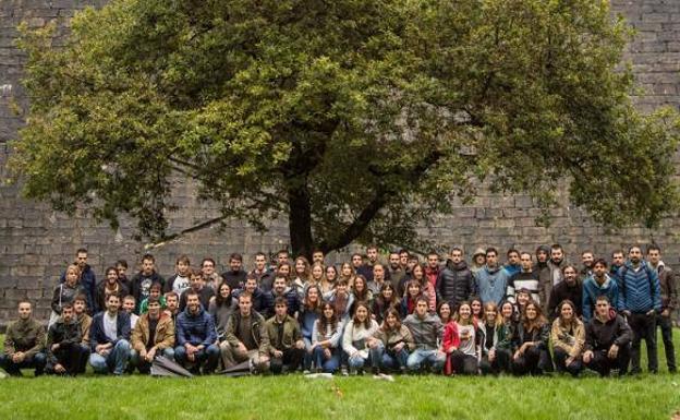 Guztion Alardea cambia la fecha de su foto en Gernikako Arbola